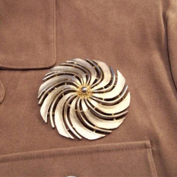 Sarah Coventry Windmill Slotted Round Bead Pin Brooch Gold Tone - Picture 2 of 5